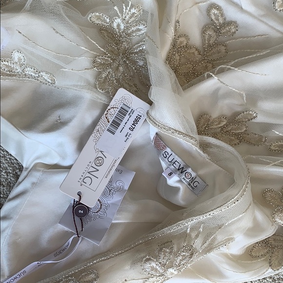 NWT. SUE Wong wedding dress size 8. - Picture 6 of 8